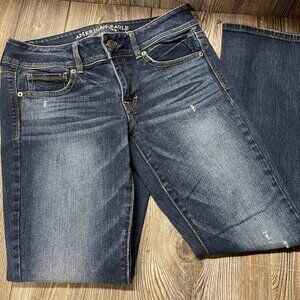 New Women's American Eagle Outfitters Dark Blue Distressed Look Jeans 8 Short